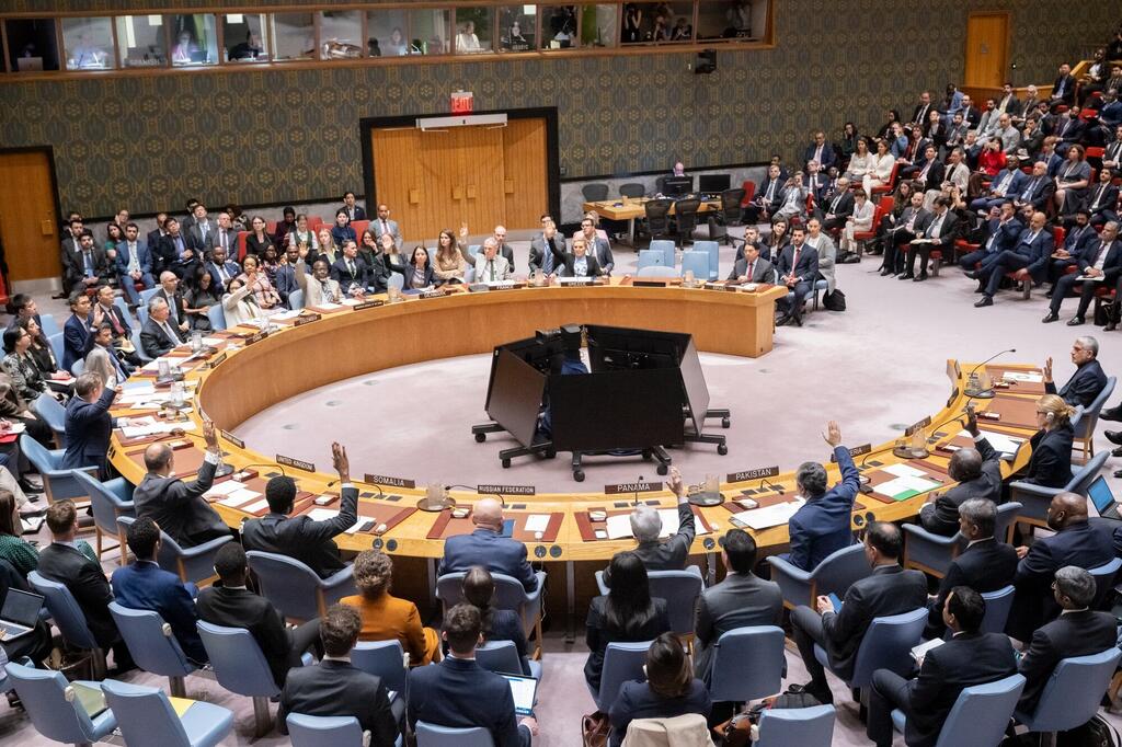 Security Council members vote in favour of the Bahrain-led draft resolution.